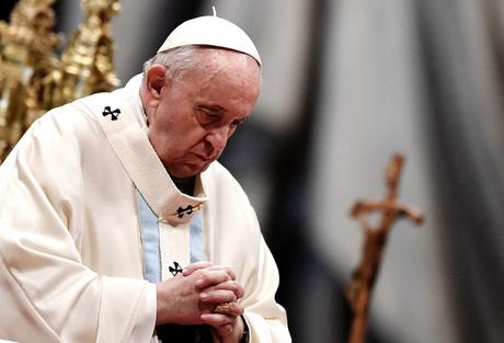 Papa Francisco acude a la embajada rusa ante la Santa Sede