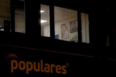 El PP se hunde como el “Titanic”, pero sin orquesta, que ya no sigue a bordo.