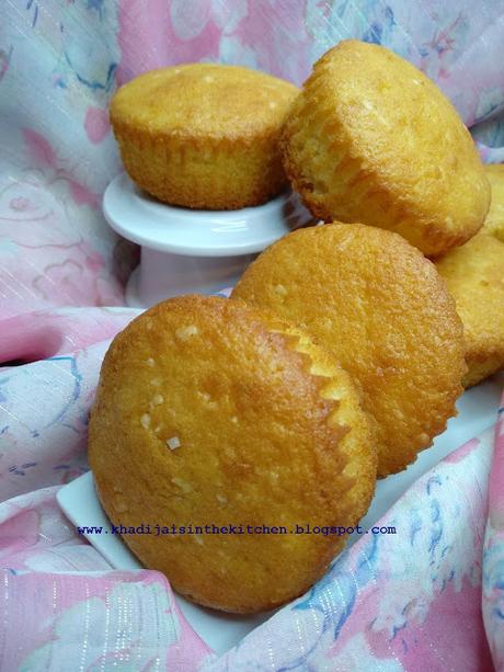 PETITS GÂTEAUX À LA NOIX DE COCO ET AU CITRON / COCONUT AND LEMON MUFFINS / MAGDALENAS DE COCO Y LIMÓN / مافن جوز الهند والليمون(الحامض)