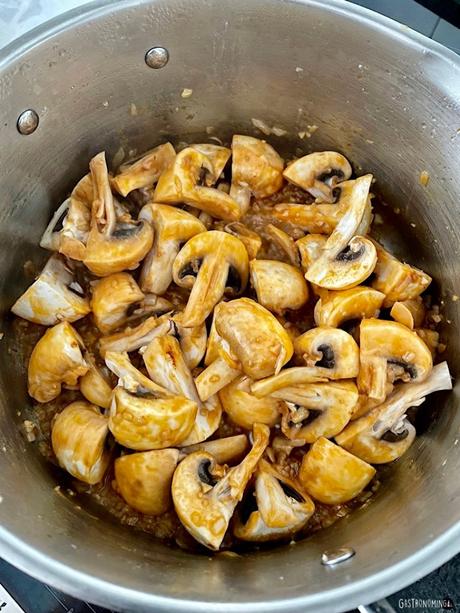 Pollo con champiñones a la crema