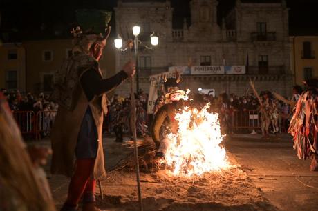 La recreación del Entroido Berciano anima Ponferrada terminando con la quema del Antruejo en la Plaza del Ayuntamiento 9
