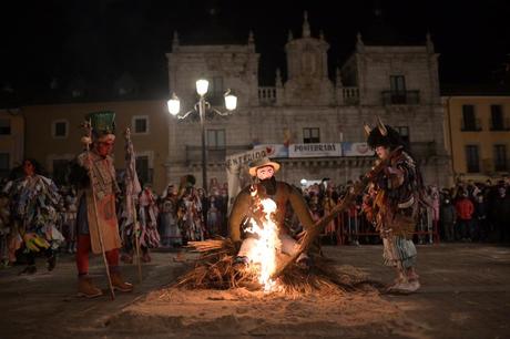La recreación del Entroido Berciano anima Ponferrada terminando con la quema del Antruejo en la Plaza del Ayuntamiento 11