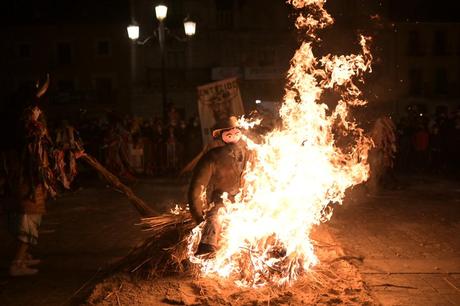La recreación del Entroido Berciano anima Ponferrada terminando con la quema del Antruejo en la Plaza del Ayuntamiento 3