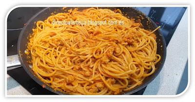 Espaguetis gratinados con salsa boloñesa