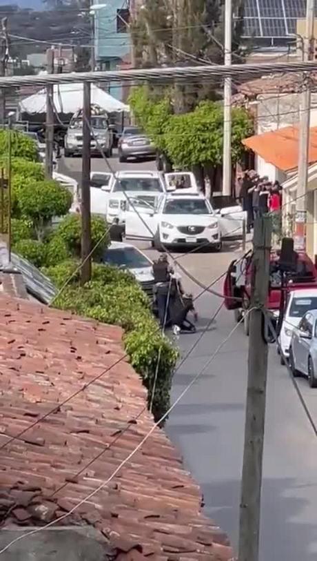 Comando armado fusila a 17 personas en un velorio