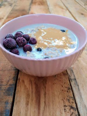 Overnight Oats - Con crema de cacahuete y arándanos
