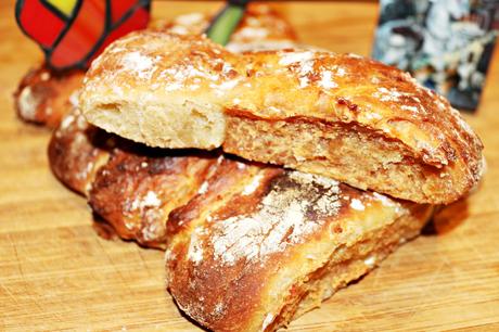 PAN SUAVE DE 'SANT JORDI' CON QUESO, SOBRASADA, NUECES Y MIEL