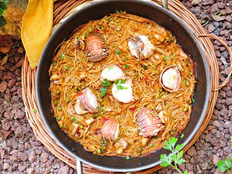 Fideos a la cazuela con colas de langosta