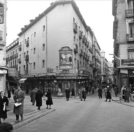 Fotos antiguas de Madrid: Calle Cruz y Espoz y Mina en los años 50
