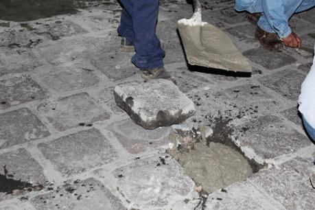 Obras Públicas realiza bacheo nocturno en el Centro Histórico