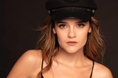 Juls, la nueva cara de la música latina, llega a Latido Music