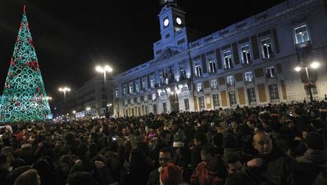 ¿Desde cuando se toman las uvas en la Puerta del Sol?