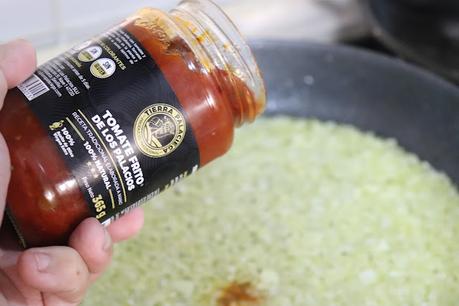 Almejas cornichas en salsa marinera sencilla, receta lista en 15 minutos