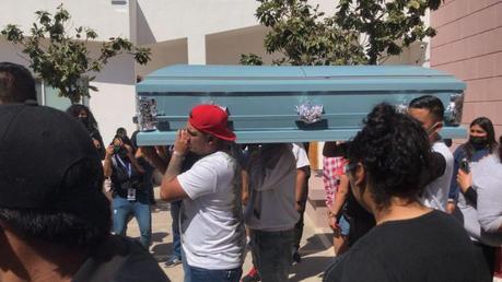 (Video) Familiares y amigos despiden a Pedro Carrizales “El Mijis”