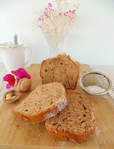 Bizcocho rústico de yogur y nueces Bizcocho rústico de yogur y nueces