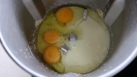 Ponemos los ingredientes y los mezclamos en el vaso