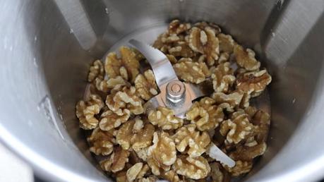 Ponemos las nueces para triturar
