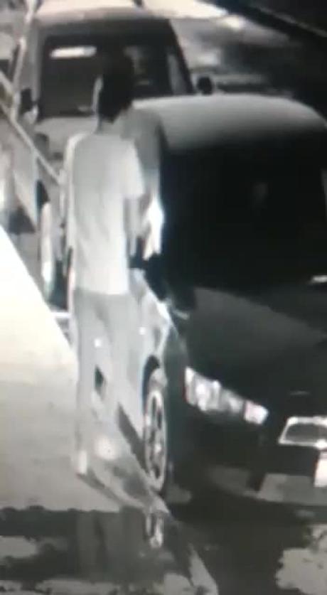 (Video) Sujeto daña y roba vehículo en la Avenida Benito Juárez