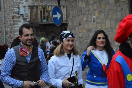 Molinaseca le pone ritmo al sábado de piñata con un divertido desfile 20