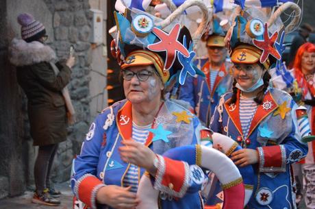 Molinaseca le pone ritmo al sábado de piñata con un divertido desfile 30