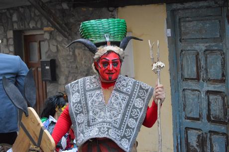 Molinaseca le pone ritmo al sábado de piñata con un divertido desfile 3