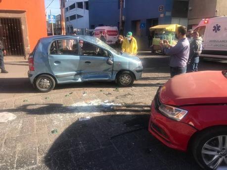 (video) Fuerte choque en el cruce de Benigno Arriaga y Carranza