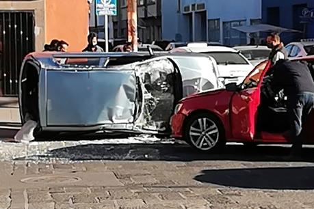 (video) Fuerte choque en el cruce de Benigno Arriaga y Carranza