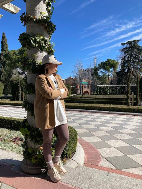 LEGGINGS .- LEGGINGS .-