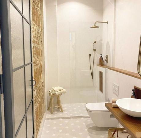 Suelos de baldosa hidráulica, cómo combinarlos y dónde comprarlos Suelos de baldosa hidráulica en baños