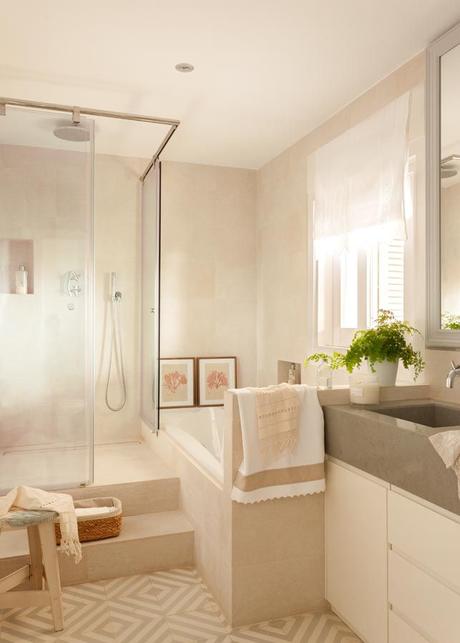 Suelos de baldosa hidráulica, cómo combinarlos y dónde comprarlos Suelos de baldosa hidráulica en baños minimalistas