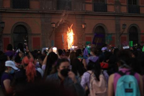 (Galería) #8M En San Luis Potosí: En contra de feminicidios, acosos e impunidad