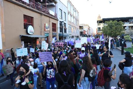 (Galería) #8M En San Luis Potosí: En contra de feminicidios, acosos e impunidad