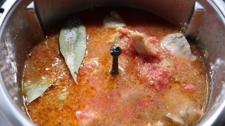 Ponemos los ingredientes para cocinar el guiso