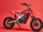 Honda muestra primer motocicleta eléctrica para adolescentes.