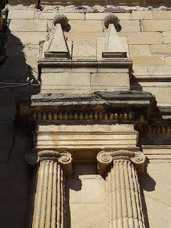 Imagen del mes: portada renacentista de la iglesia de San Andrés Apóstol, en Almaraz Imagen del mes: portada renacentista de la iglesia de San Andrés Apóstol, en Almaraz