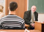 profesor Paleontología, preocupado porque llegado momento curso tiene explicar alumnos dinosaurios extinguieron