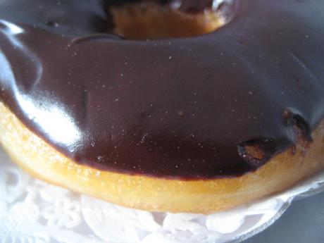 DONAS O DONUTS CON  CHOCOLATE