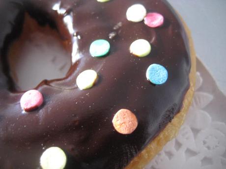 DONAS O DONUTS CON  CHOCOLATE