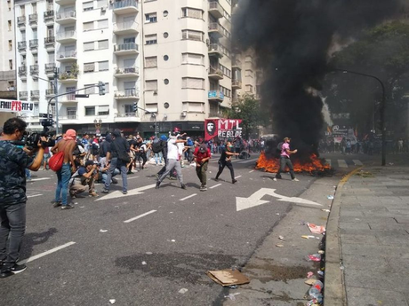 LA BOMBA MOLOTOV, CÁMPORA Y CFK LA BOMBA MOLOTOV, CÁMPORA Y CFK