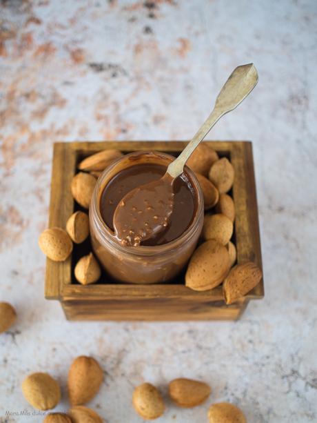 Crema crujiente de almendras con chocolate