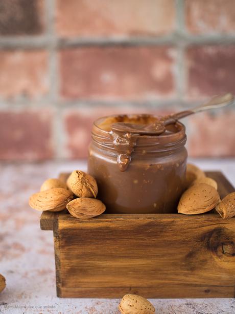 Crema crujiente de almendras con chocolate