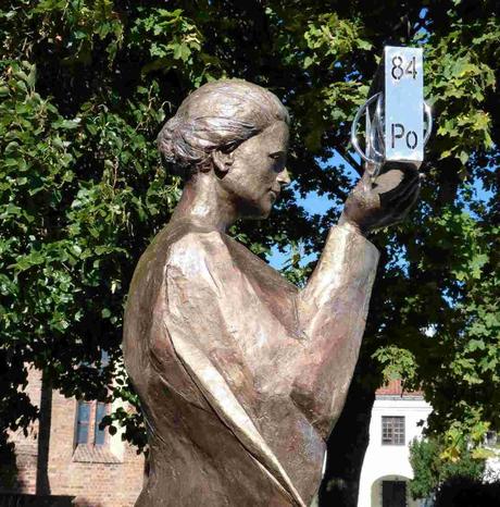 La estatua de Maria Skłodowska-Curie en Varsovia