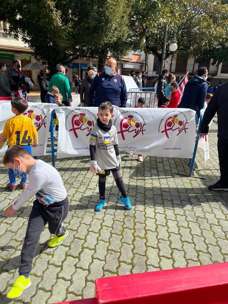 Un centenar de niños en la primera jornada de la Liga Debutantes Bierzo en Cacabelos 3 Un centenar de niños en la primera jornada de la Liga Debutantes Bierzo en Cacabelos 3