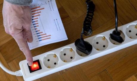 El recibo de la luz se encarecerá un 59 % mas en marzo según la OCU