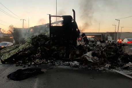(Videos) Balaceras y narcobloqueos en Nuevo Laredo paralizan la ciudad