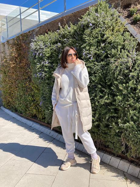 WHITE ON WHITE.- WHITE ON WHITE.-