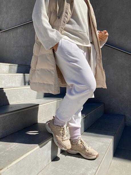 WHITE ON WHITE.- WHITE ON WHITE.-