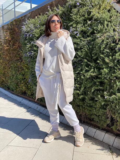 WHITE ON WHITE.- WHITE ON WHITE.-