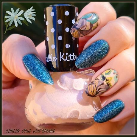Manicura holográfica verde con water decals florales