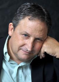 «Miguel Hernández. Pasiones, cárcel y muerte de un poeta. (Edición corregida y aumentada)», de José Luis Ferris